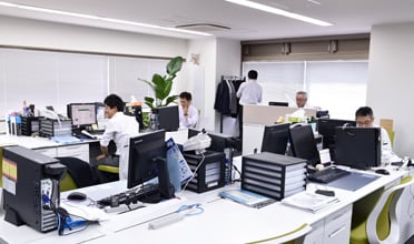 社内